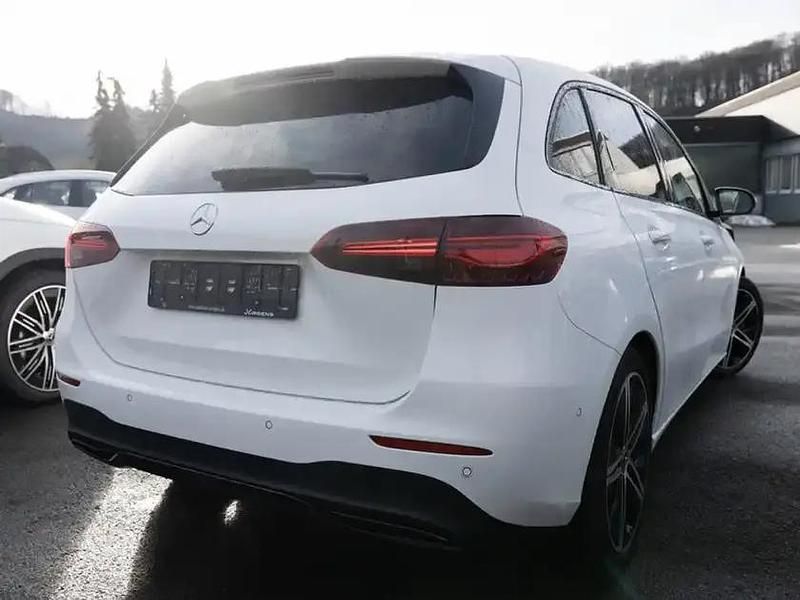 Gebraucht Mercedes B200 150 PS (110 kW) 2024 Weiss polarweiss Van / Kleinbus