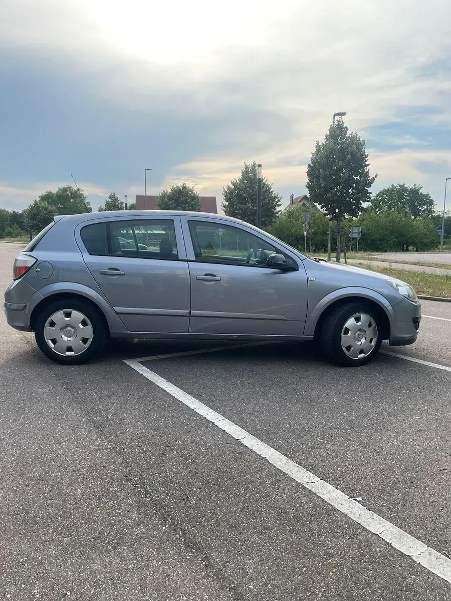 Gebraucht Opel Astra Edition 105 PS (77 kW) 2005 Silber Limousine