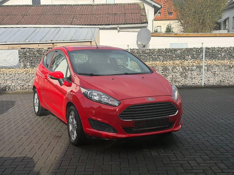 Gebraucht Ford Fiesta 80 PS (58 kW) 2014 Rot Kleinwagen