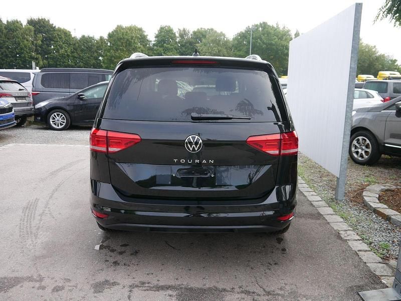 Neu VW Touran Comfortline 150 PS (110 kW) 2025 Grenadilla schwarz metallic Van / Kleinbus
