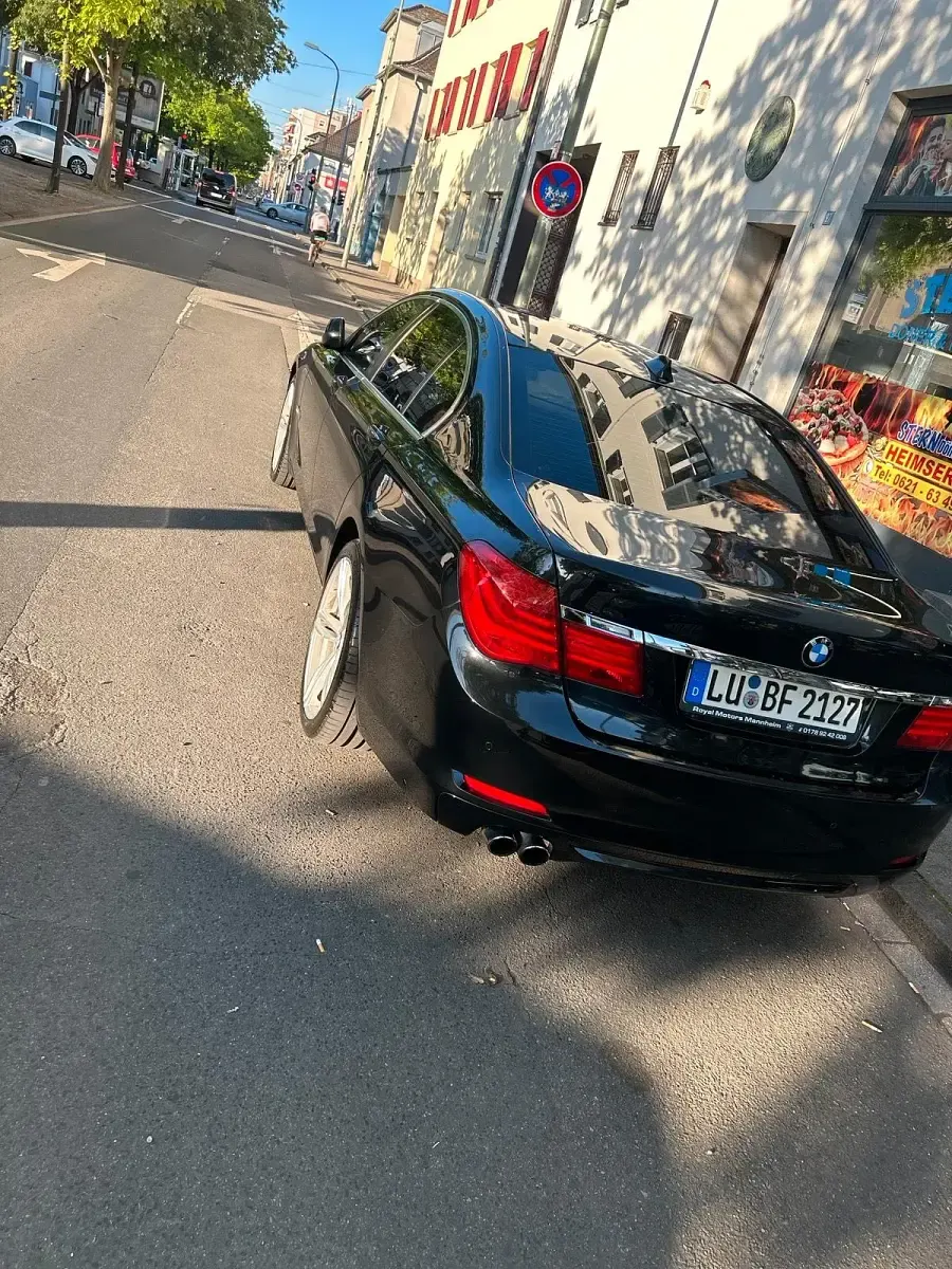 Gebraucht BMW 730 245 PS (180 kW) 2012 Schwarz Limousine