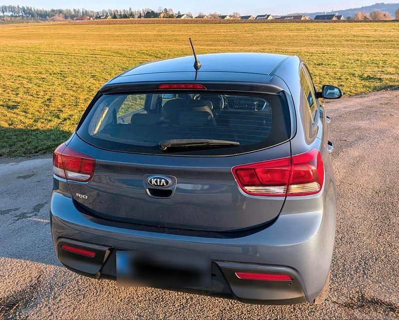 Gebraucht Kia Rio 84 PS (61 kW) 2017 Blau Kleinwagen