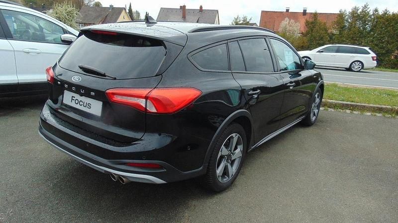 Gebraucht Ford Focus Active 125 PS (91 kW) 2020 Schwarz Limousine