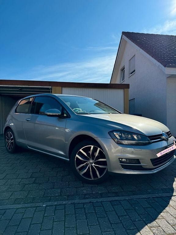 Silber Gebraucht 2012 VW Golf VII Comfortline Limousine | 10.990 € (Fairer Preis) - Bild 1/4