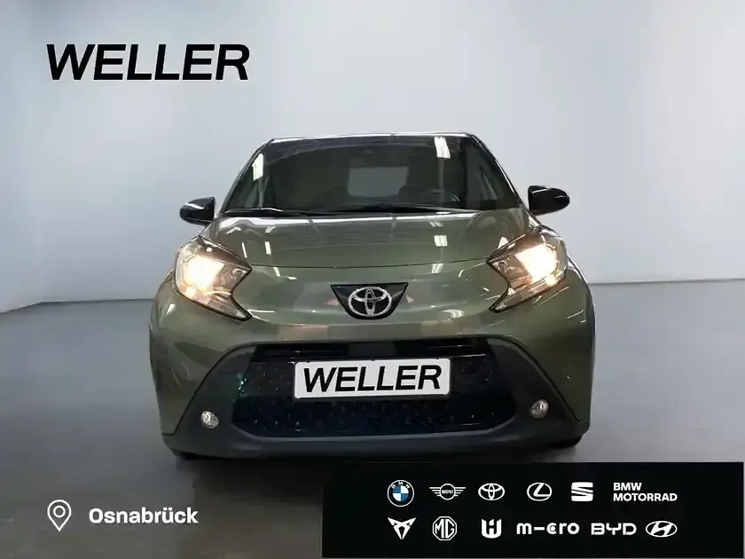 Gebraucht Toyota Aygo 72 PS (52 kW) 2022 Cardamon green / night sky black (gruen) Kleinwagen