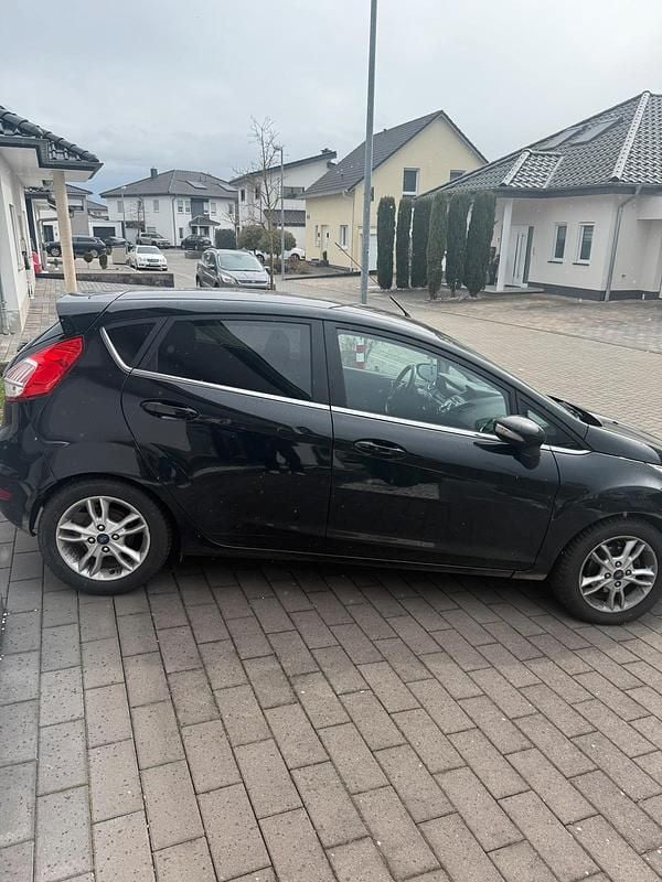 Gebraucht Ford Fiesta SYNC Edition 101 PS (74 kW) 2016 Schwarz Kleinwagen