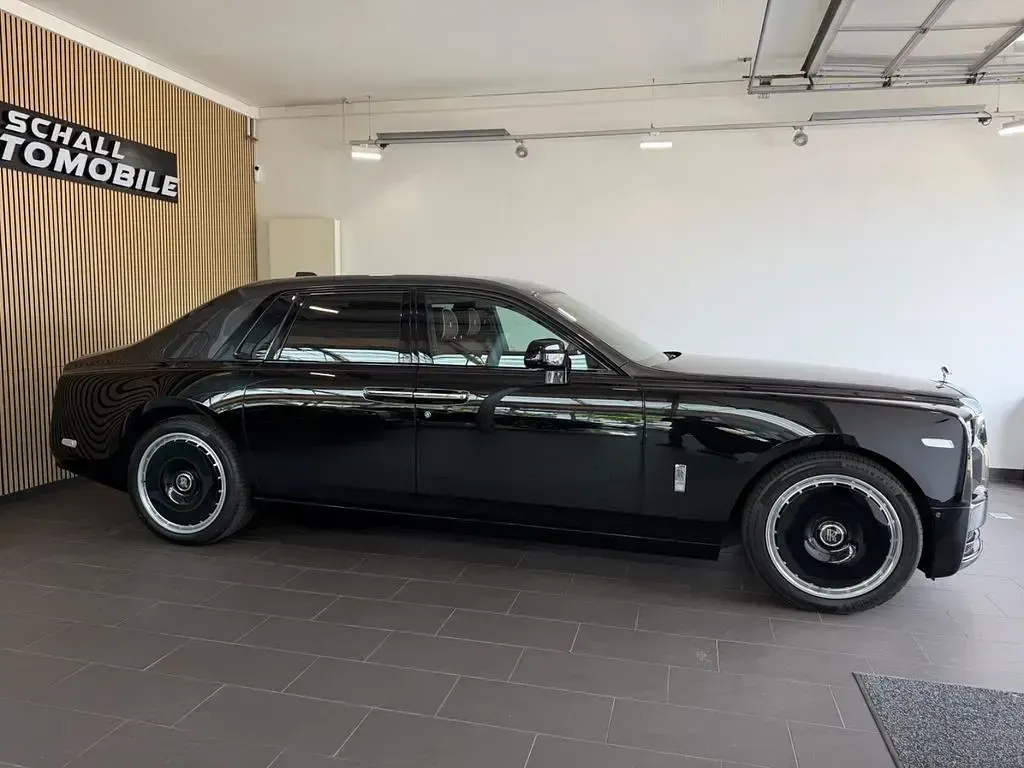 Gebraucht Rolls Royce Phantom 571 PS (419 kW) 2024 Schwarz Limousine