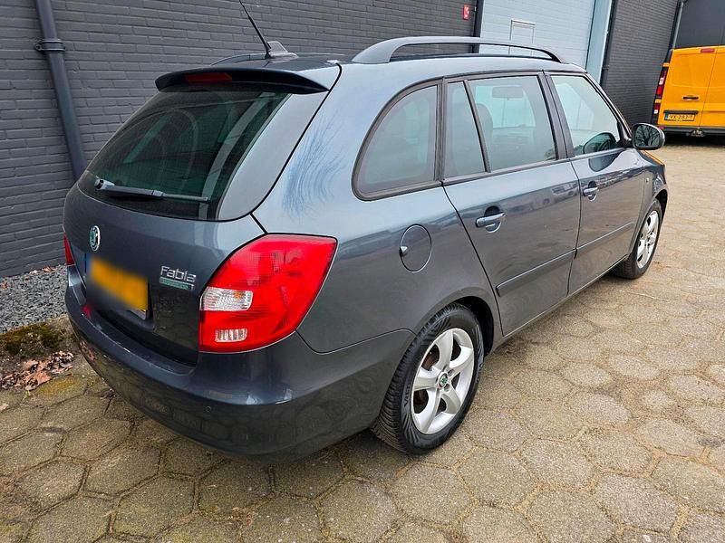 Gebraucht Skoda Fabia 100 PS (73 kW) 2010 Grau Kombi