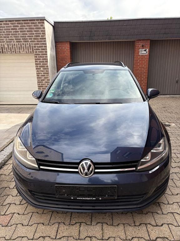 Blau Gebraucht 2014 VW Golf VII Trendline Kombi | 5.500 € (Guter Preis) - Bild 1/4