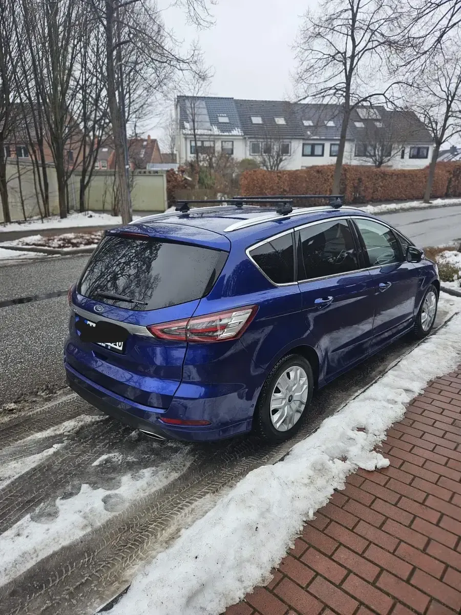 Gebraucht Ford S-MAX Titanium 180 PS (132 kW) 2017 Blau Van / Kleinbus