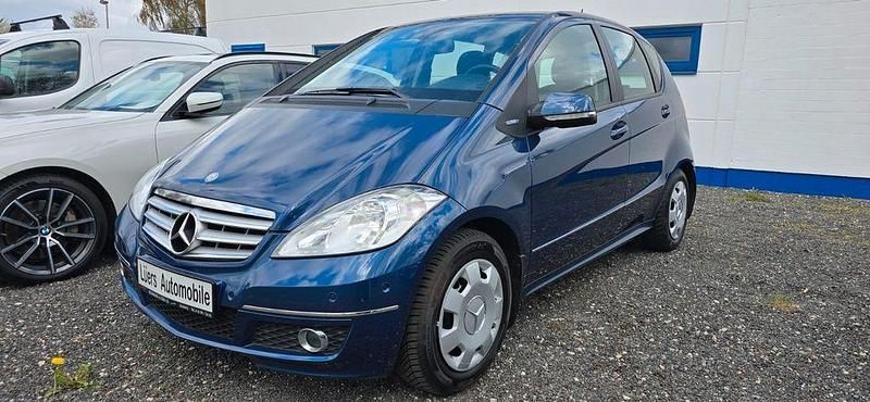 Gebraucht Mercedes A180 116 PS (85 kW) 2010 Blau Limousine