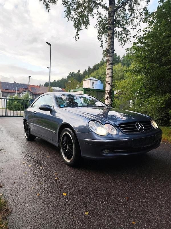 Blau Gebraucht 2004 Mercedes CLK240 Coupé | 3.500 € (Fairer Preis) - Bild 1/4