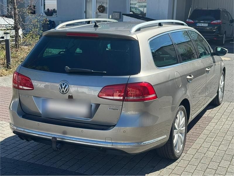 Gebraucht VW Passat Highline 140 PS (102 kW) 2013 Braun Kombi