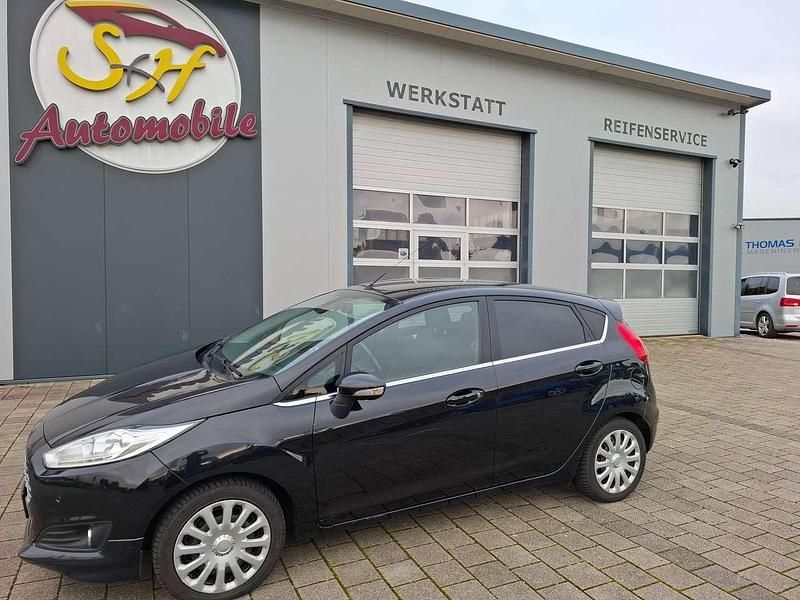 Schwarz Gebraucht 2015 Ford Fiesta Titanium Kleinwagen | 7.386 € - Bild 1/4