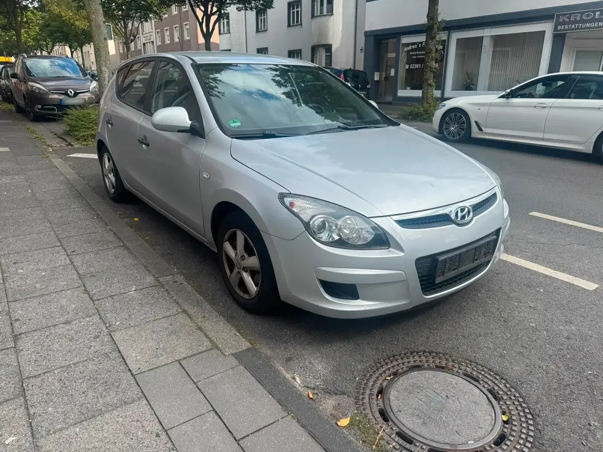 Gebraucht Hyundai i30 109 PS (80 kW) 2009 Grau Limousine