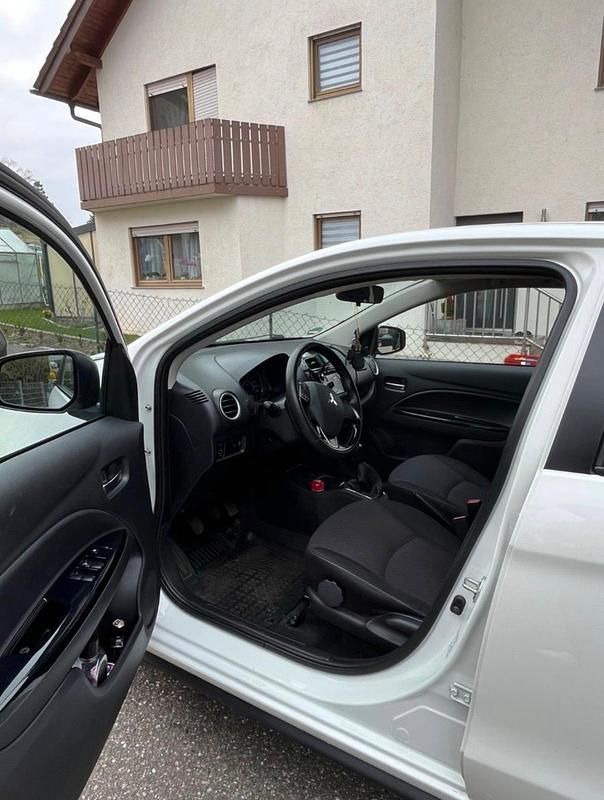 Gebraucht Mitsubishi Space Star 80 PS (58 kW) 2018 Weiß Kleinwagen