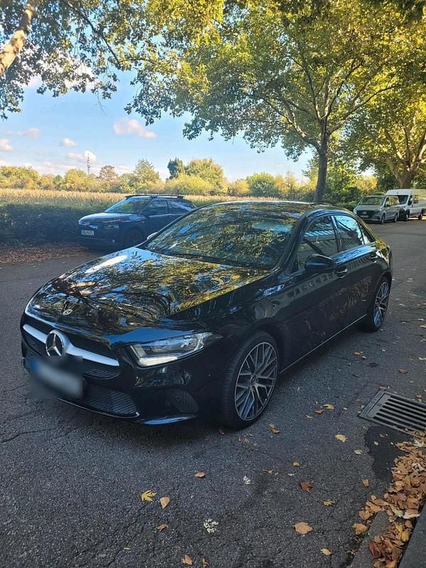 Schwarz Gebraucht 2020 Mercedes A250 Limousine | 21.500 € (Superpreis) - Bild 1/4