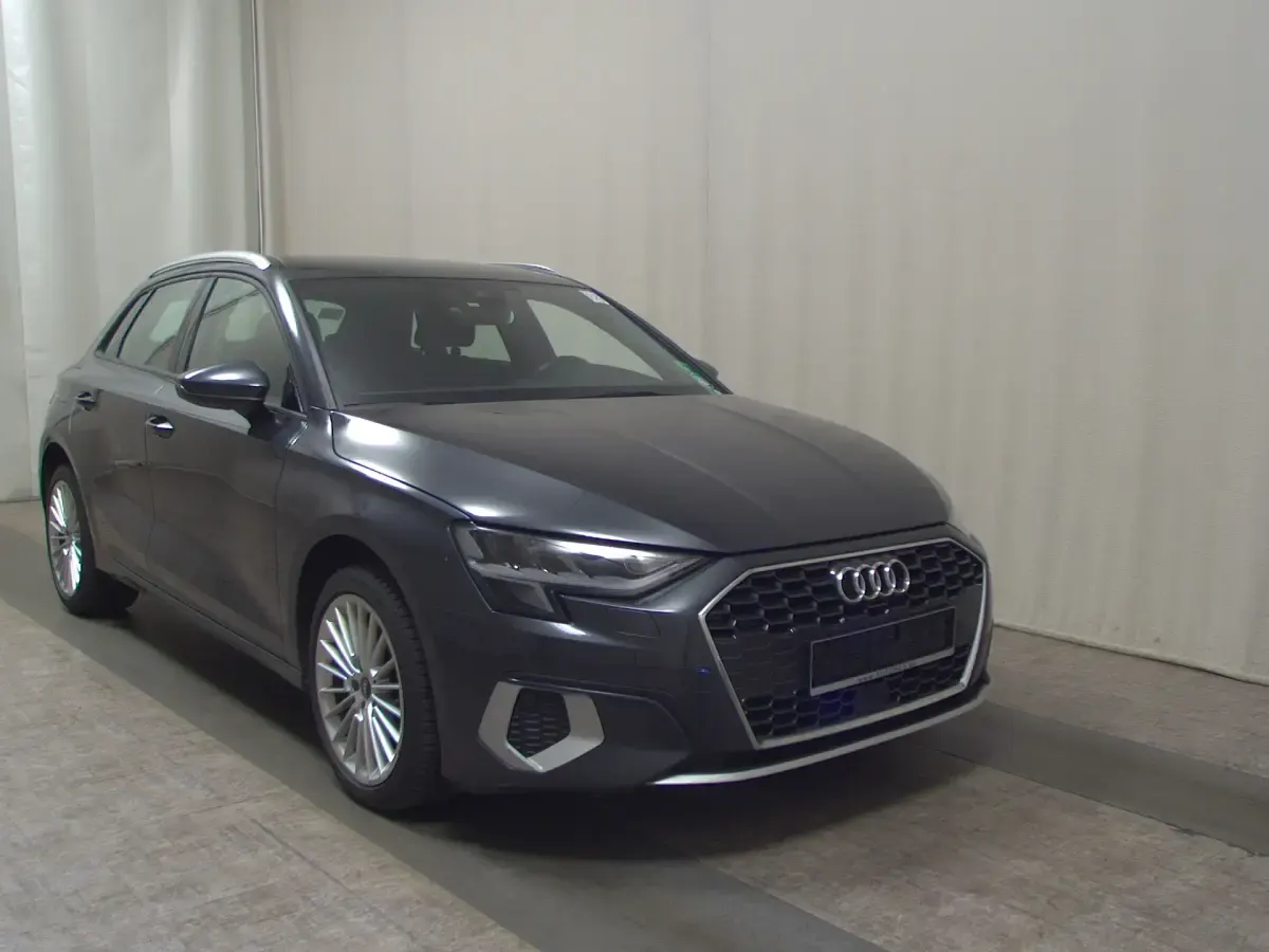 Używany Audi A3 Advanced 110 KM (80 kW) 2022 Szary Sedan/Limuzyna