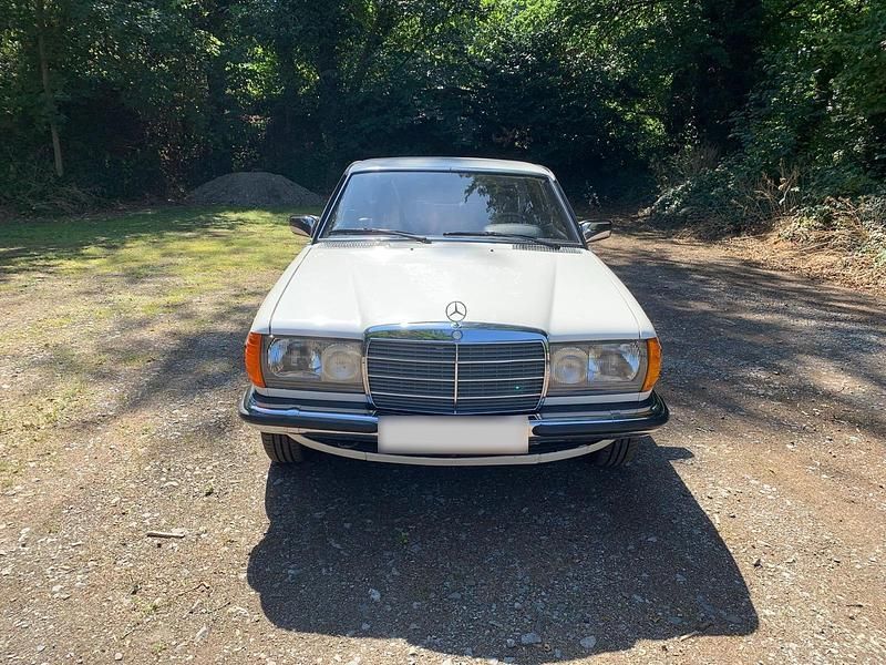 Gebraucht Mercedes C280 159 PS (116 kW) 1978 Weiß Coupé