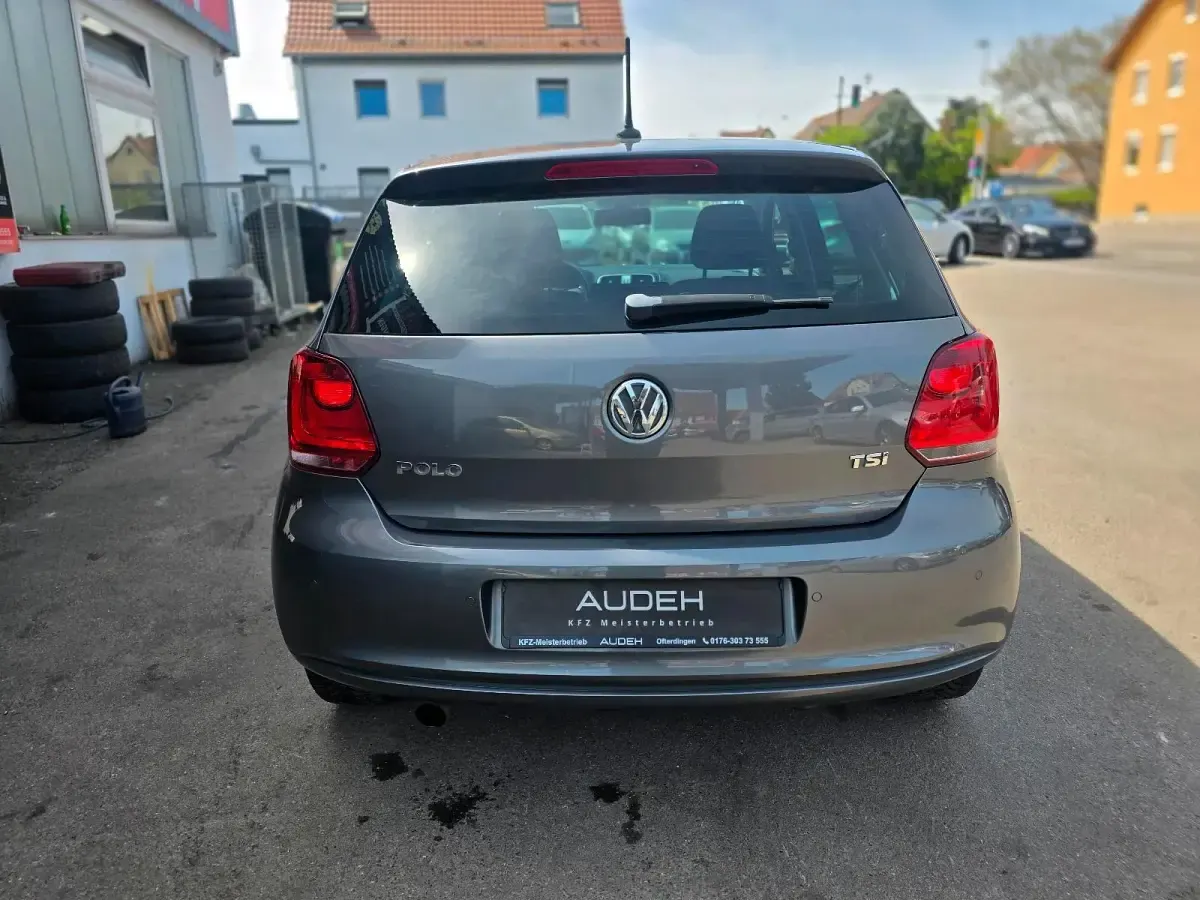 Gebraucht VW Polo 90 PS (66 kW) 2013 Grau Kleinwagen