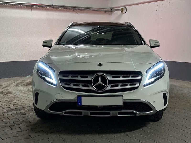 Gebraucht Mercedes GLA200 136 PS (100 kW) 2017 Weiß SUV