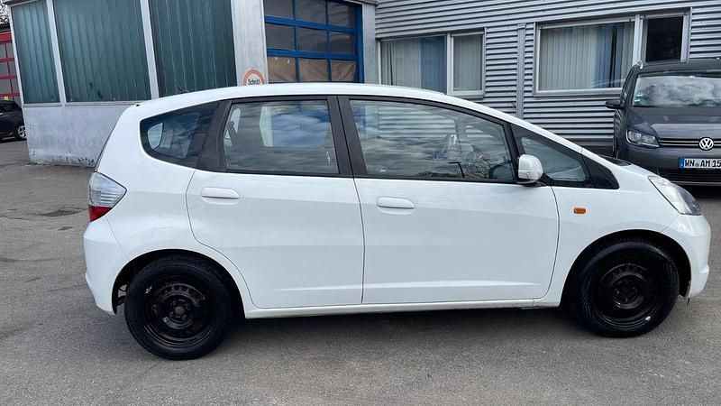 Gebraucht Honda Jazz Trend 90 PS (66 kW) 2011 Weiß Kleinwagen