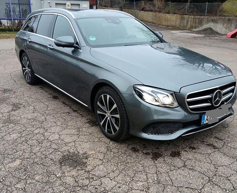 Gebraucht Mercedes E220 194 PS (142 kW) 2019 Grau Limousine