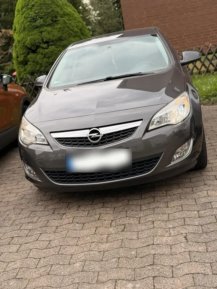 Usata Opel Astra 101 CV (74 kW) 2011 Utilitaria