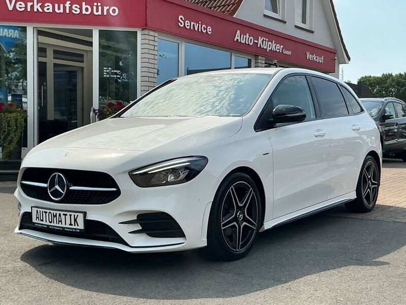 Weiß Gebraucht 2021 Mercedes B180 AMG Van / Kleinbus | 25.900 € (Guter Preis) - Bild 1/4