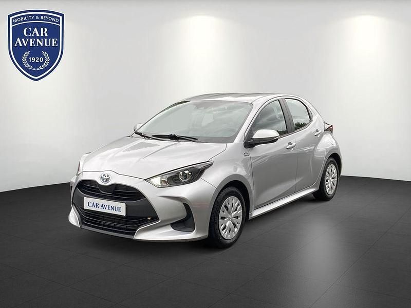 Silber Gebraucht 2023 Toyota Yaris Hybrid Business Edition Limousine | 18.985 € (Fairer Preis) - Bild 1/4