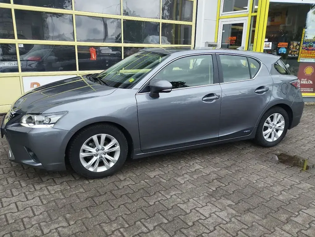 Gebraucht Lexus CT200h 99 PS (72 kW) 2016 Grau Limousine