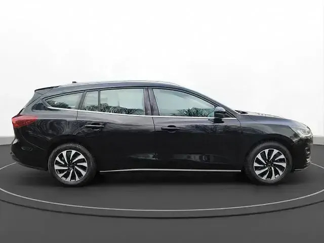 Gebraucht Ford Focus Titanium 125 PS (91 kW) 2023 Obsidianschwarz metallic Kombi