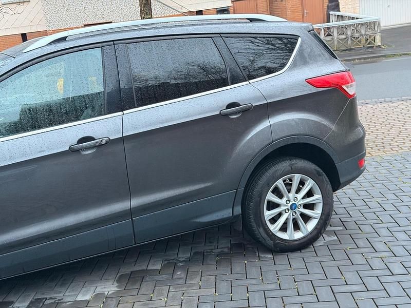 Gebraucht Ford Kuga 150 PS (110 kW) 2016 Grau SUV