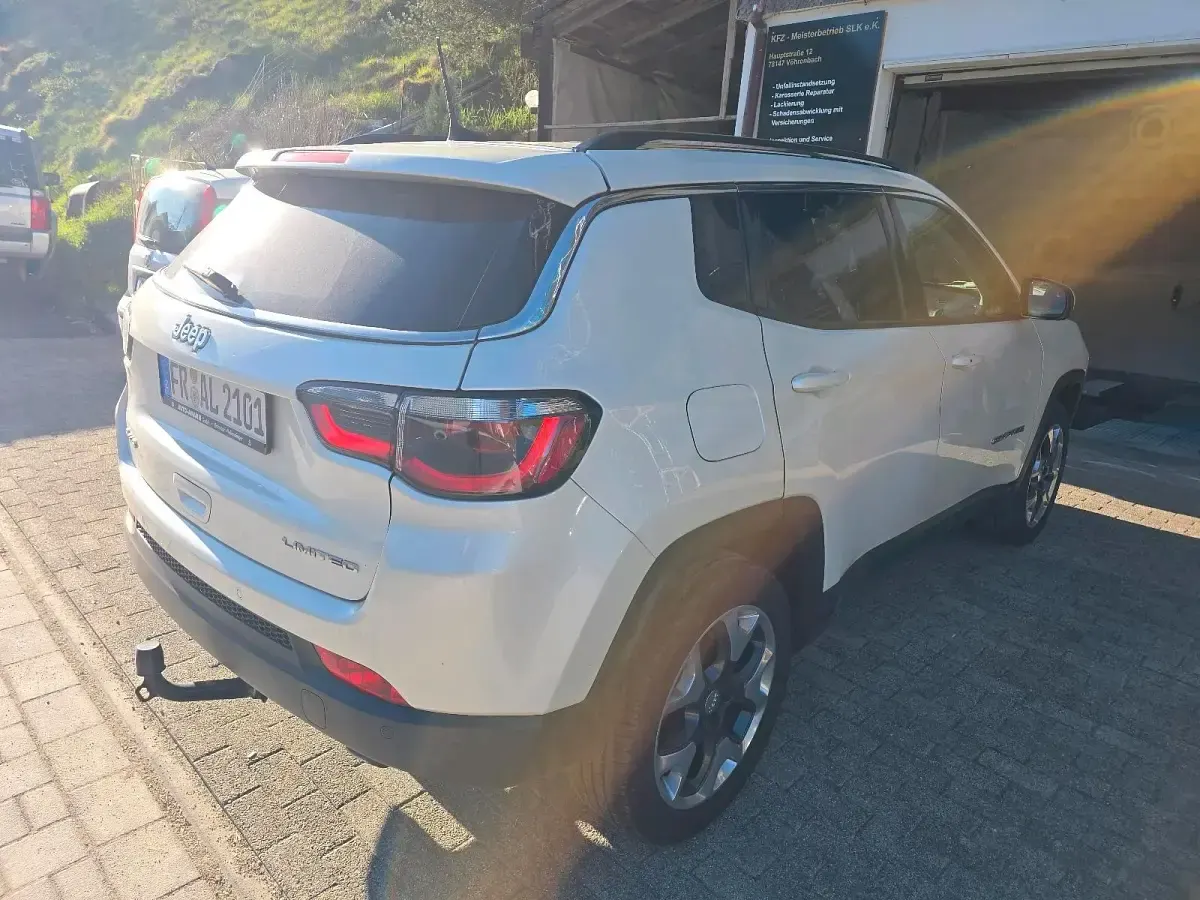 Käytetty Jeep Compass 170 HP (125 kW) 2017 Valkoinen Katumaasturi