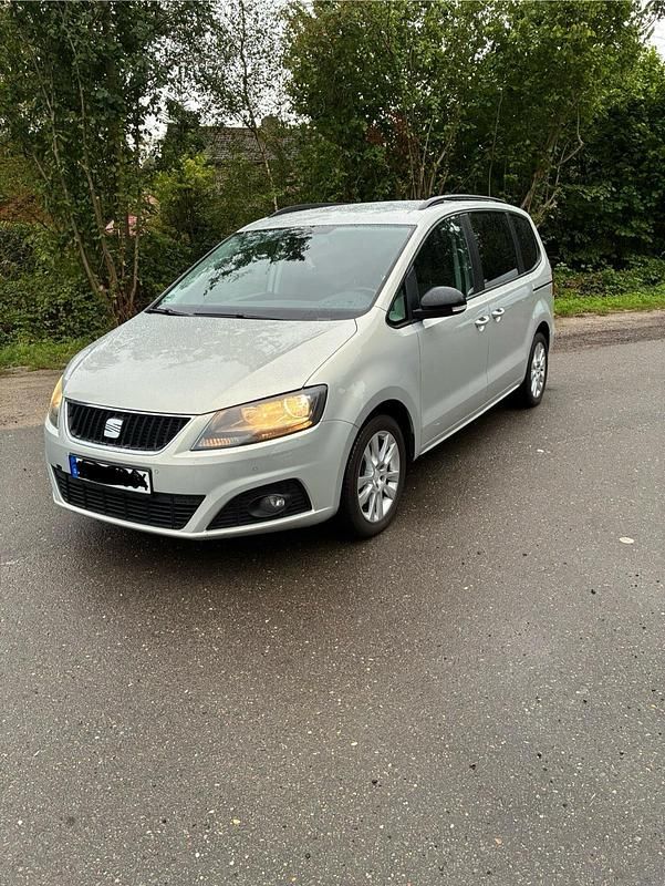 Grau Gebraucht 2012 Seat Alhambra Van / Kleinbus | 4.999 € - Bild 1/4