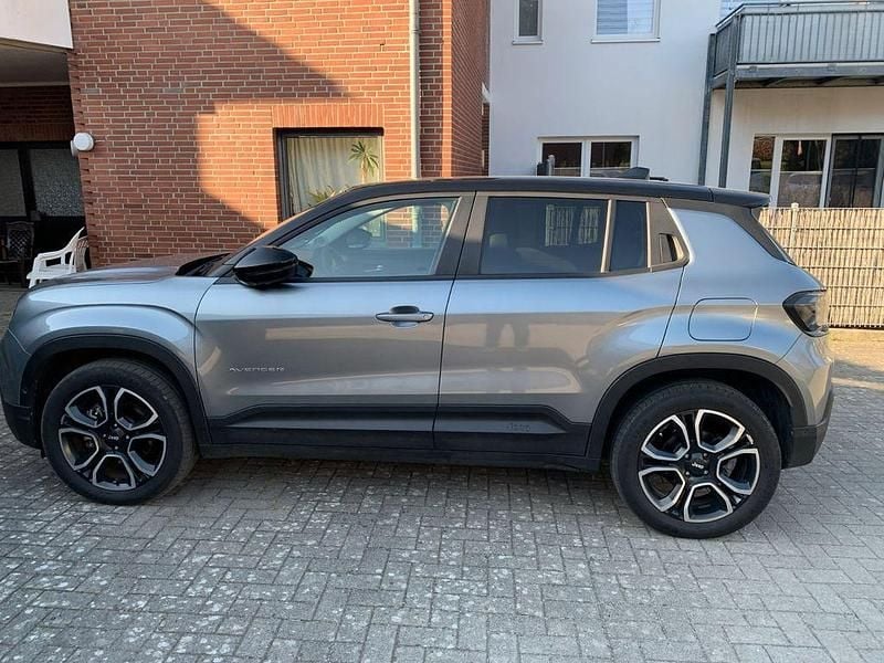 Gebraucht Jeep Avenger EV 114 kW (156 PS) 2023 Grau SUV