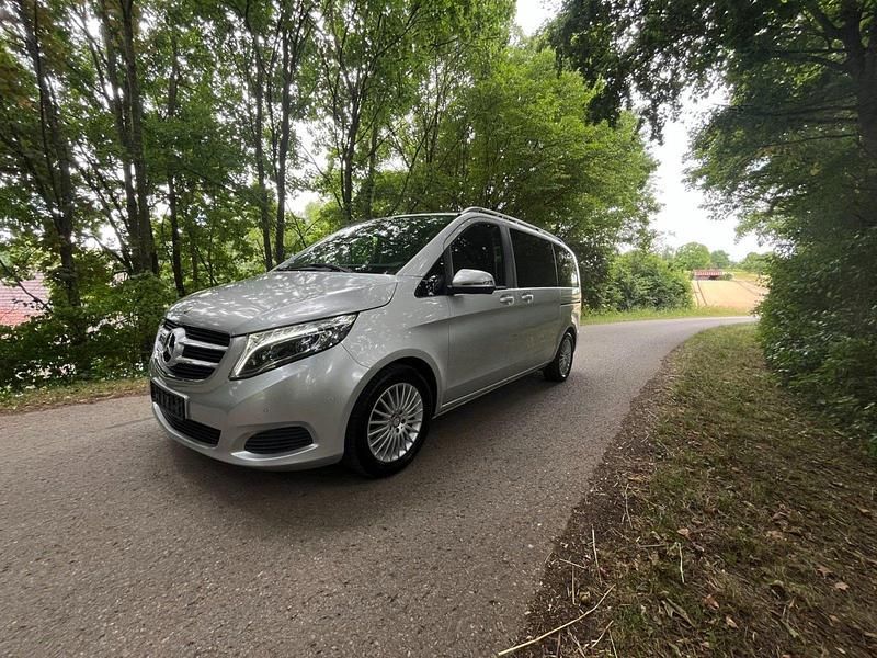 Silber Gebraucht 2016 Mercedes V220 Edition Van / Kleinbus | 35.900 € (Guter Preis) - Bild 1/4