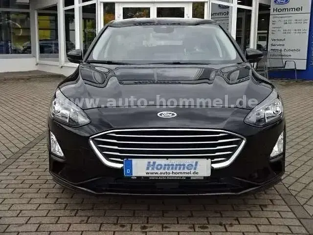 Używany Ford Focus Cool & Connect 125 KM (91 kW) 2021 Czarny Sedan/Limuzyna