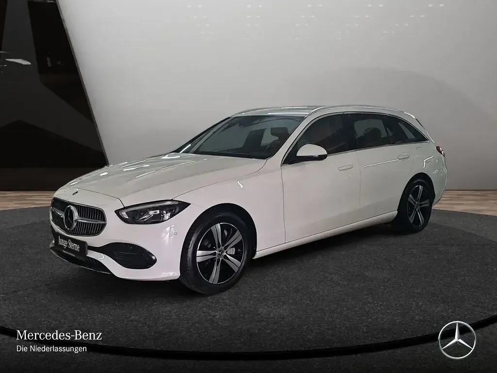 Gebraucht Mercedes C300e Avantgarde 204 PS (150 kW) 2024 Weiß Limousine