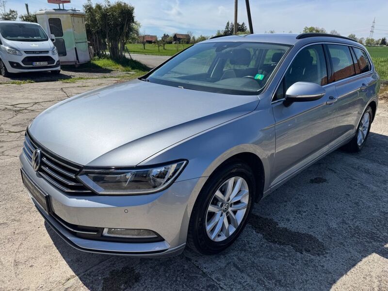 Silber Gebraucht 2018 VW Passat Kombi | 15.950 € (Guter Preis) - Bild 1/4