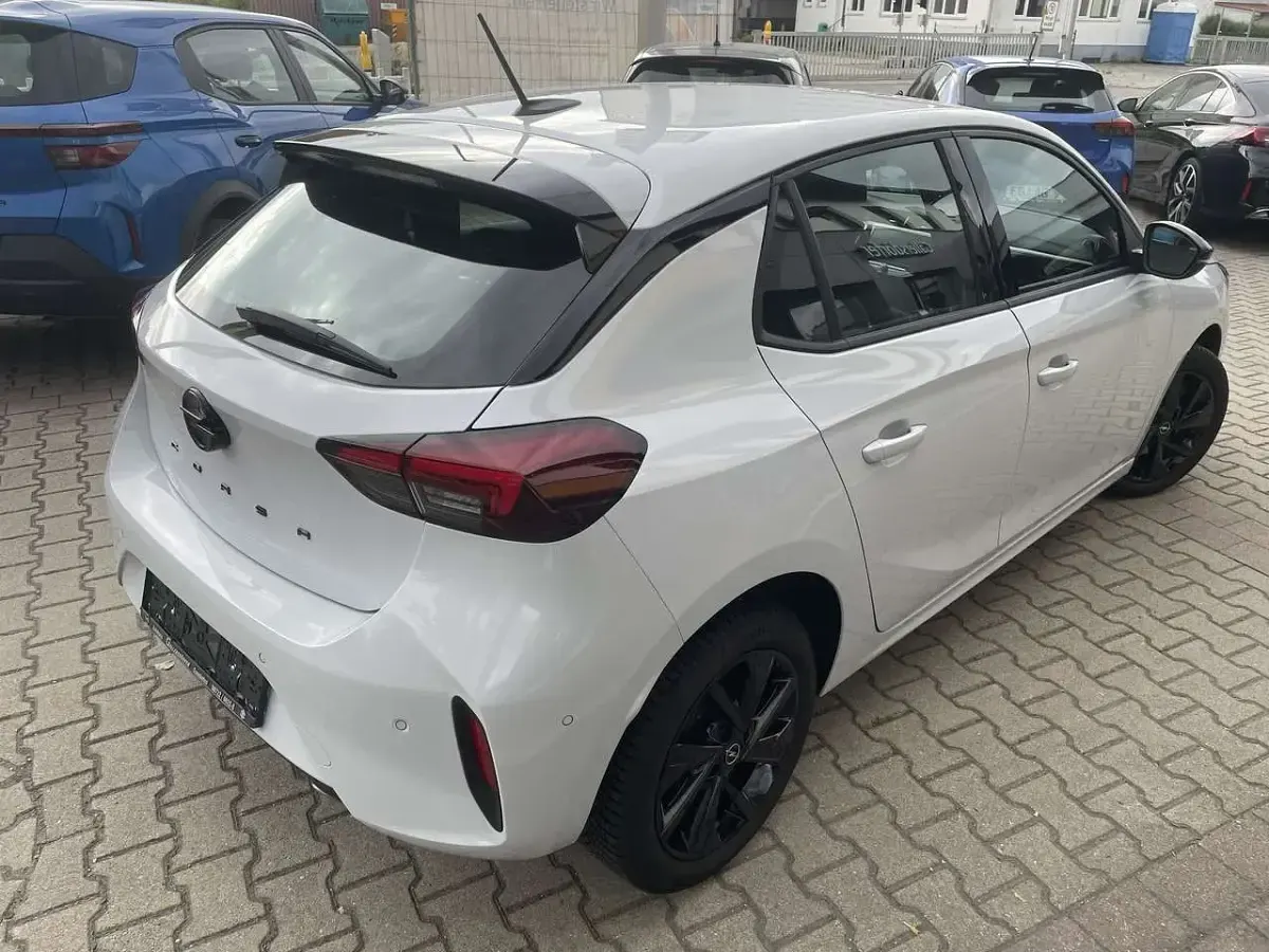 Gebraucht Opel Corsa 101 PS (74 kW) 2025 Kontur weiß Kleinwagen