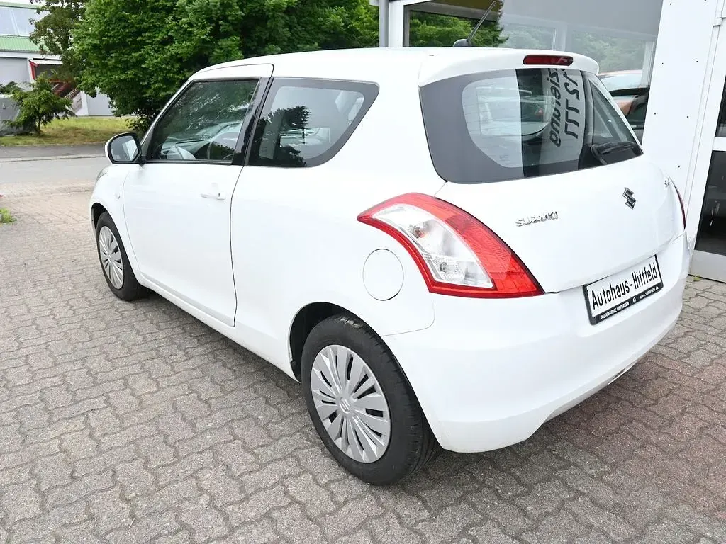 Gebraucht Suzuki Swift Basic 94 PS (69 kW) 2016 Weiss uni Kleinwagen