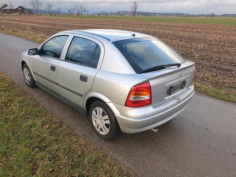 Gebraucht Opel Astra 85 PS (62 kW) 2000 Silber Limousine