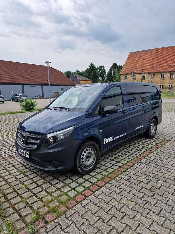 Gebraucht Mercedes Vito 190 PS (139 kW) 2021 Blau Van