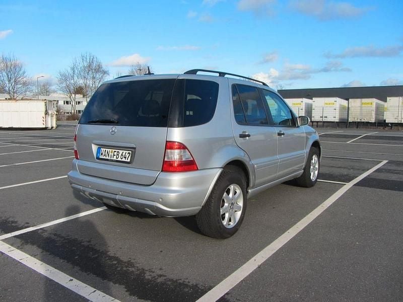 Gebraucht Mercedes ML320 218 PS (160 kW) 2002 Silber SUV