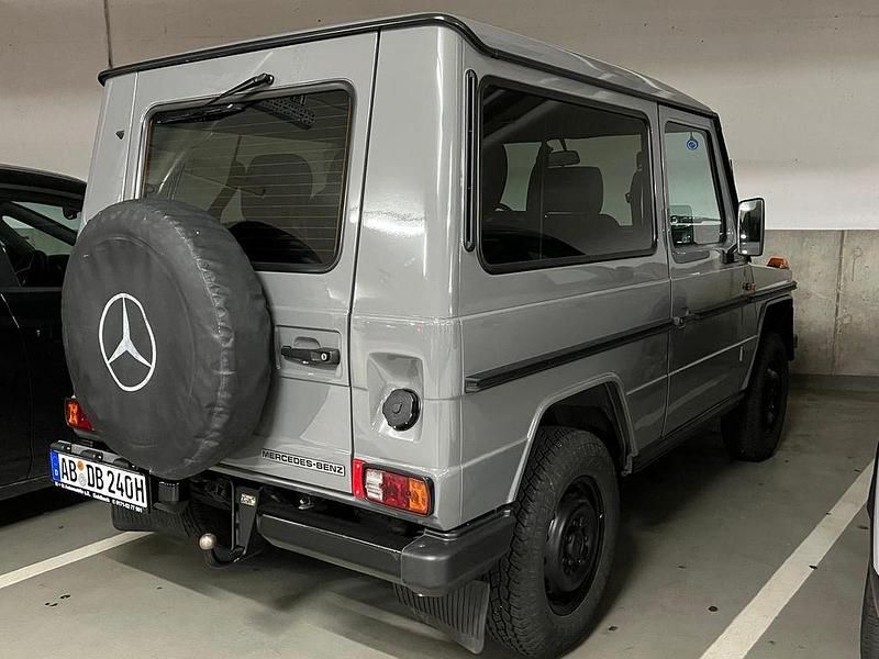 Grau Gebraucht 1986 Mercedes G240 SUV | 59.000 € - Bild 1/4