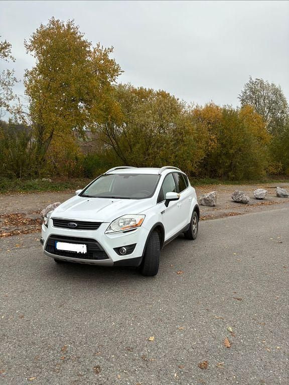 Weiß Gebraucht 2011 Ford Kuga Titanium SUV | 7.990 € (Fairer Preis) - Bild 1/4