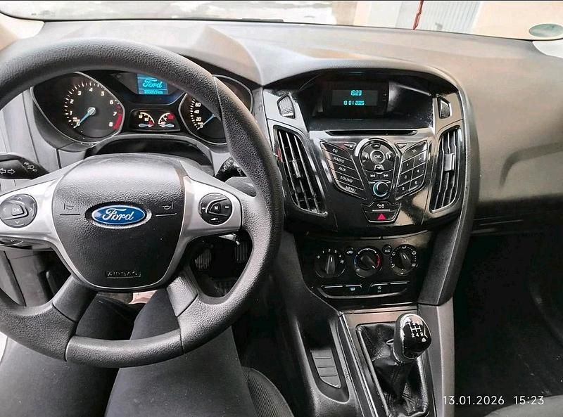 Silber Gebraucht 2014 Ford Focus Kombi | 2.350 € (Superpreis) - Bild 1/4