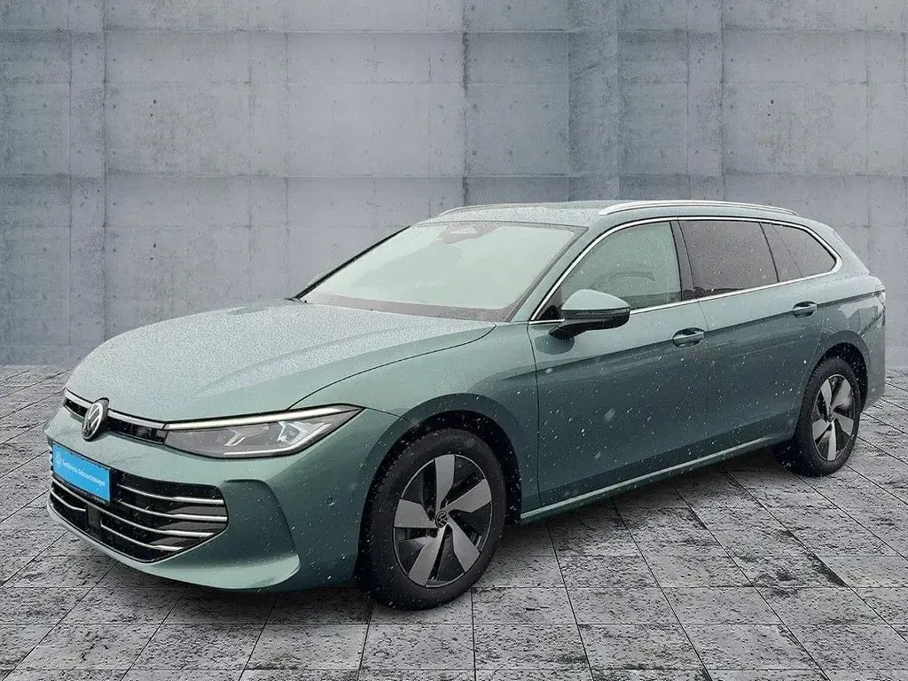Gebraucht VW Passat Elegance 193 PS (141 kW) 2025 Maripositgrün metallic Kombi