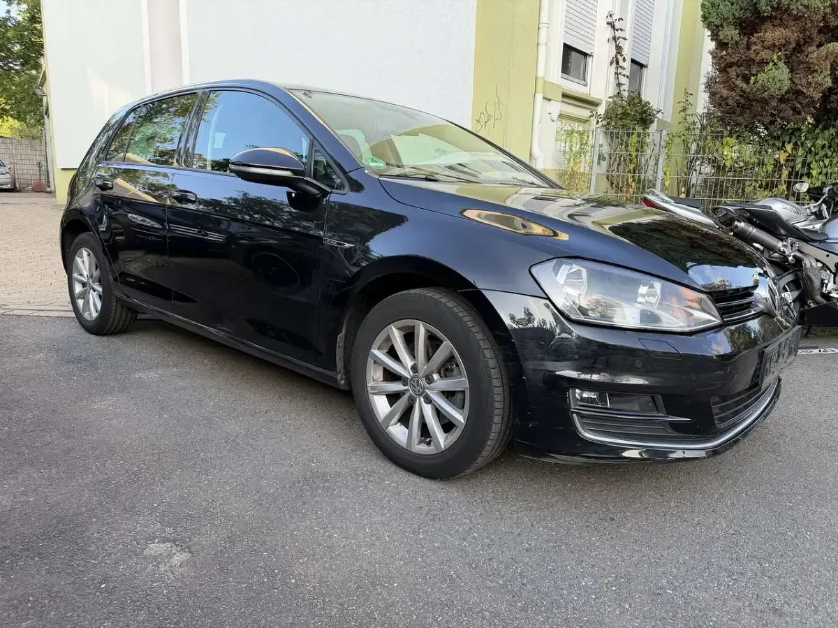 Gebraucht VW Golf VII LOUNGE 150 PS (110 kW) 2015 Deep black perleffekt Kleinwagen